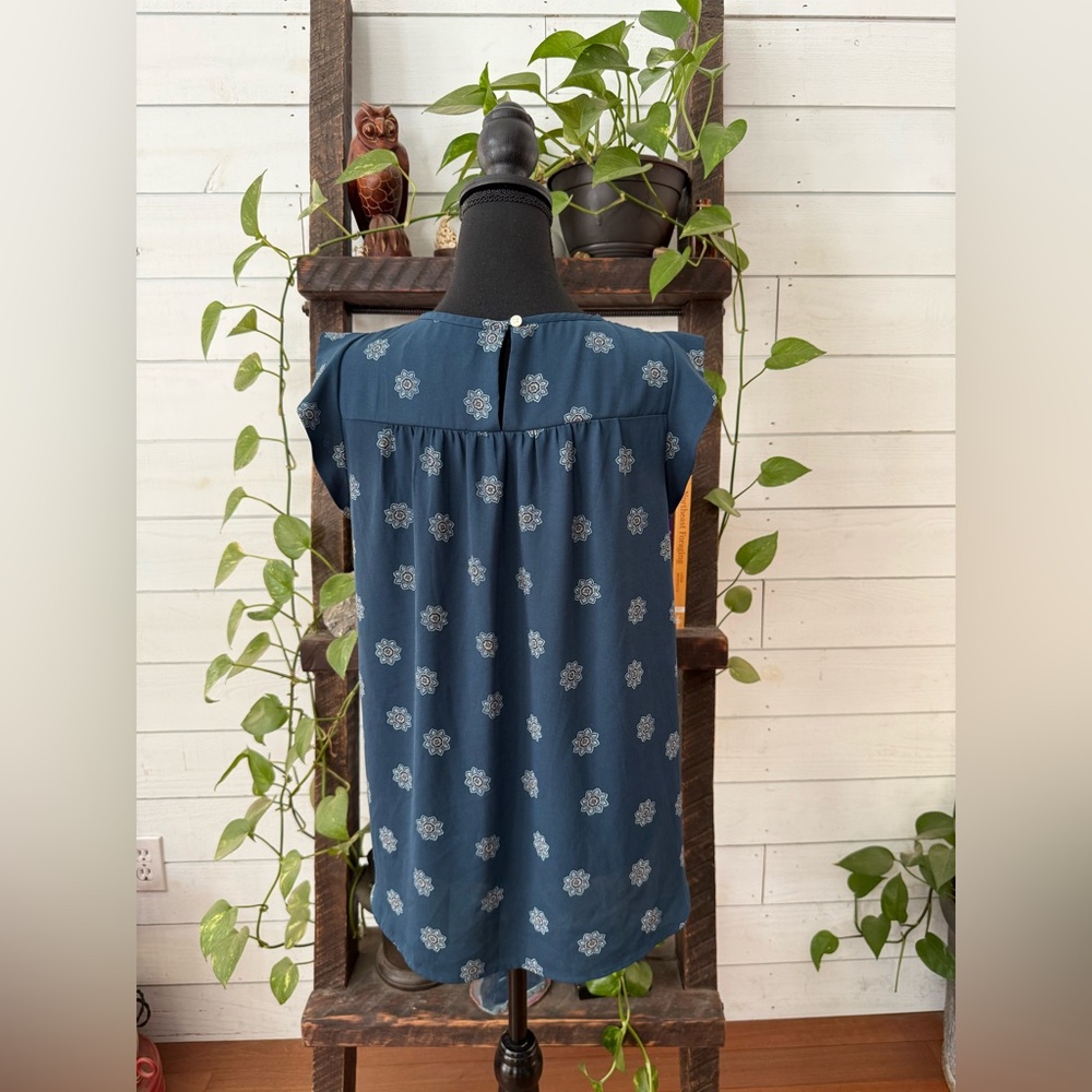 Loft Floral Blue Women's Flutter Sleeve Top - Picture 13 of 14